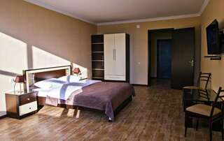 Мини-отель Pirosmani hotel Батуми Двухместный номер с 2 отдельными кроватями-4