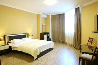 Мини-отель Pirosmani hotel Батуми Двухместный номер с 2 отдельными кроватями-9