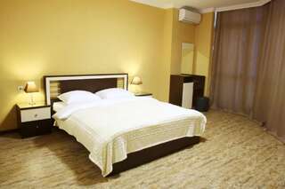 Мини-отель Pirosmani hotel Батуми Двухместный номер с 2 отдельными кроватями-11