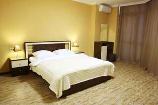 Мини-отель Pirosmani hotel Батуми Двухместный номер с 2 отдельными кроватями-40